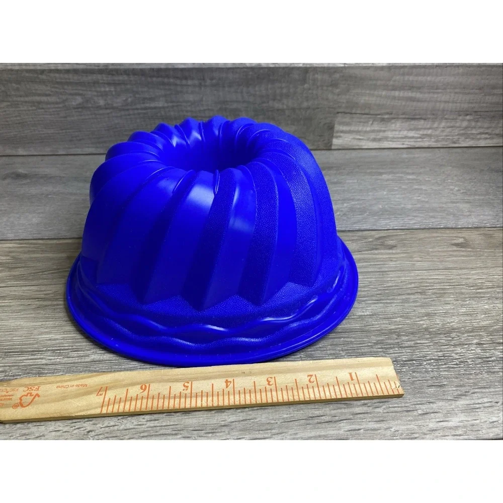 Blue Silicone Bundt Pan Fluted Swirl Cake Mold‎ 9 Inch Non-Stick Cobalt Bakeware